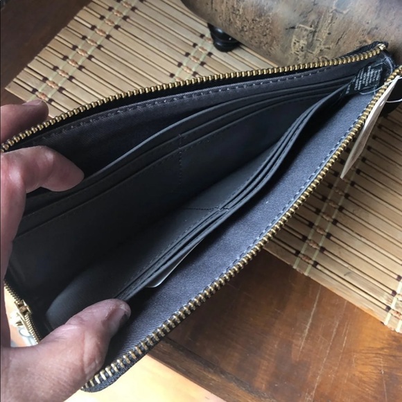 NWT Fossil Wallet - Picture 3 of 4